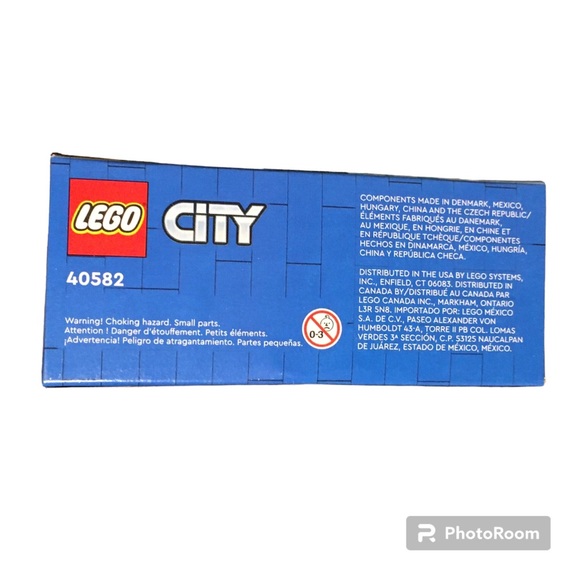 Lego City 4x4 Off-Road Ambulance Rescue Set (#40582) - Picture 5 of 7